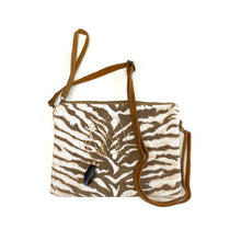 Load image into Gallery viewer, Go Get &#39;Em Tiger Purse
