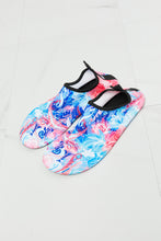 Load image into Gallery viewer, MMshoes On The Shore Water Shoes in Pink and Sky Blue
