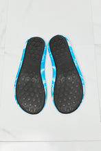 Load image into Gallery viewer, MMshoes On The Shore Water Shoes in Sky Blue
