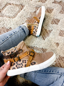 Hipster In The Wild Print Sneakers