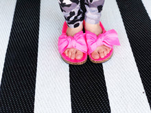 Load image into Gallery viewer, Girls Bow Sandals
