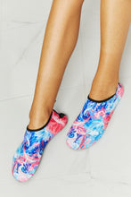Load image into Gallery viewer, MMshoes On The Shore Water Shoes in Pink and Sky Blue
